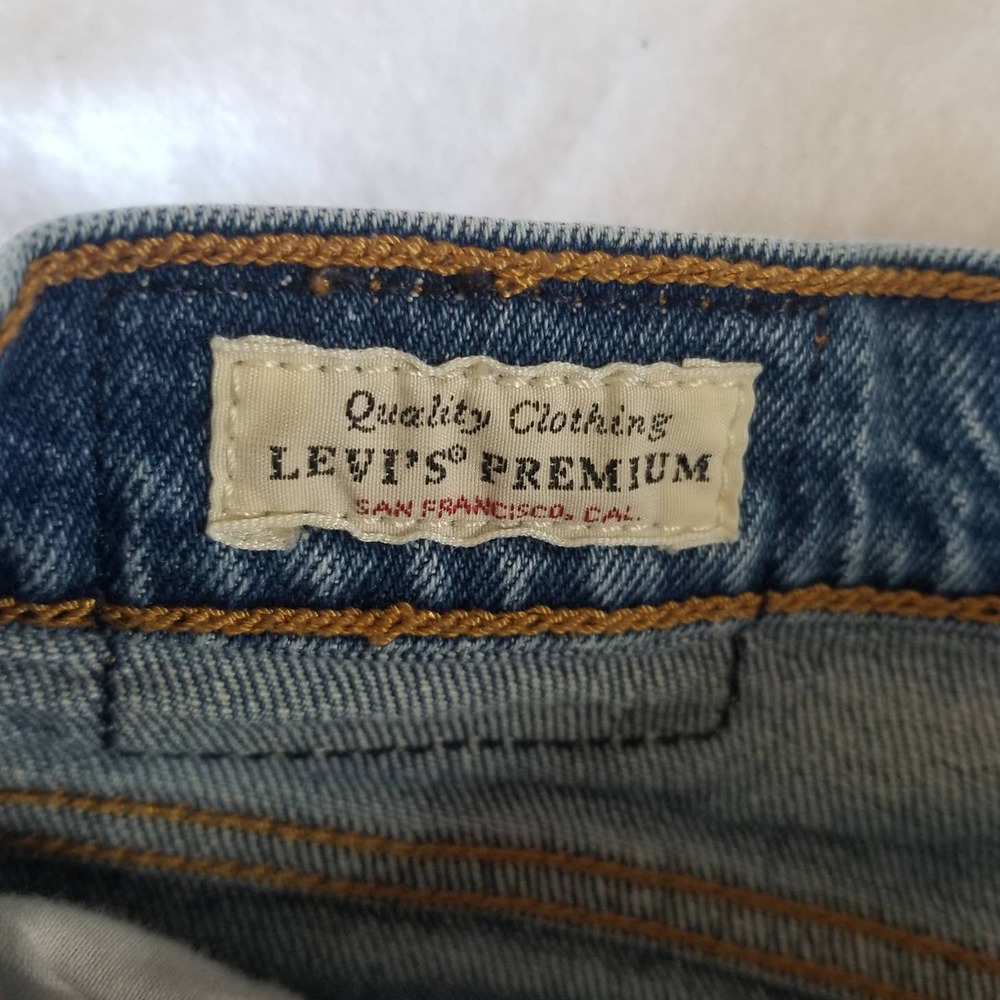 Levi's Women's Wedgie Straight-Leg High Rise Cropped Jeans - Picture 5 of 12